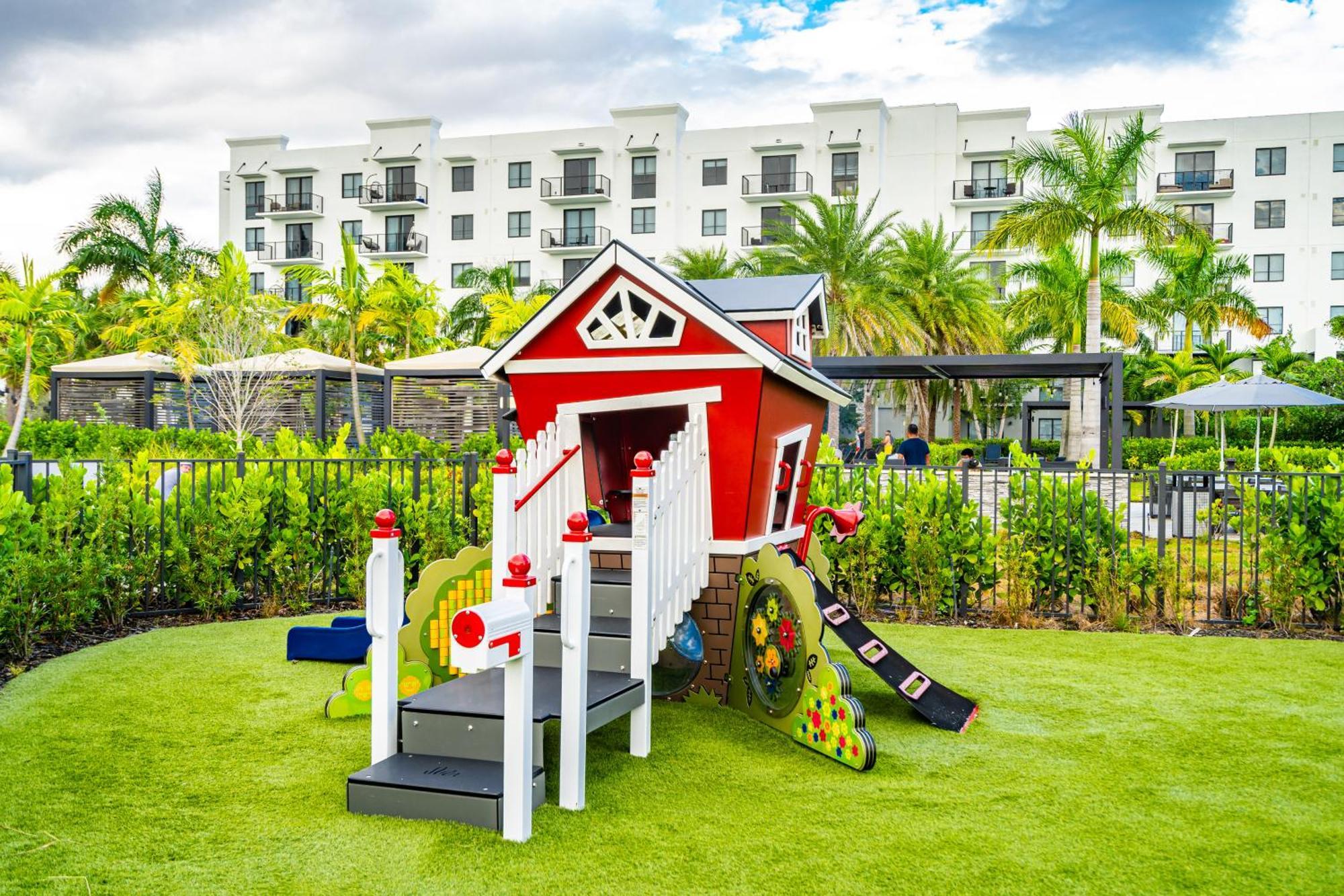 Amazing 2 Bedroom Unit In Doral Miami With Free Parking Hialeah Gardens Exteriér fotografie