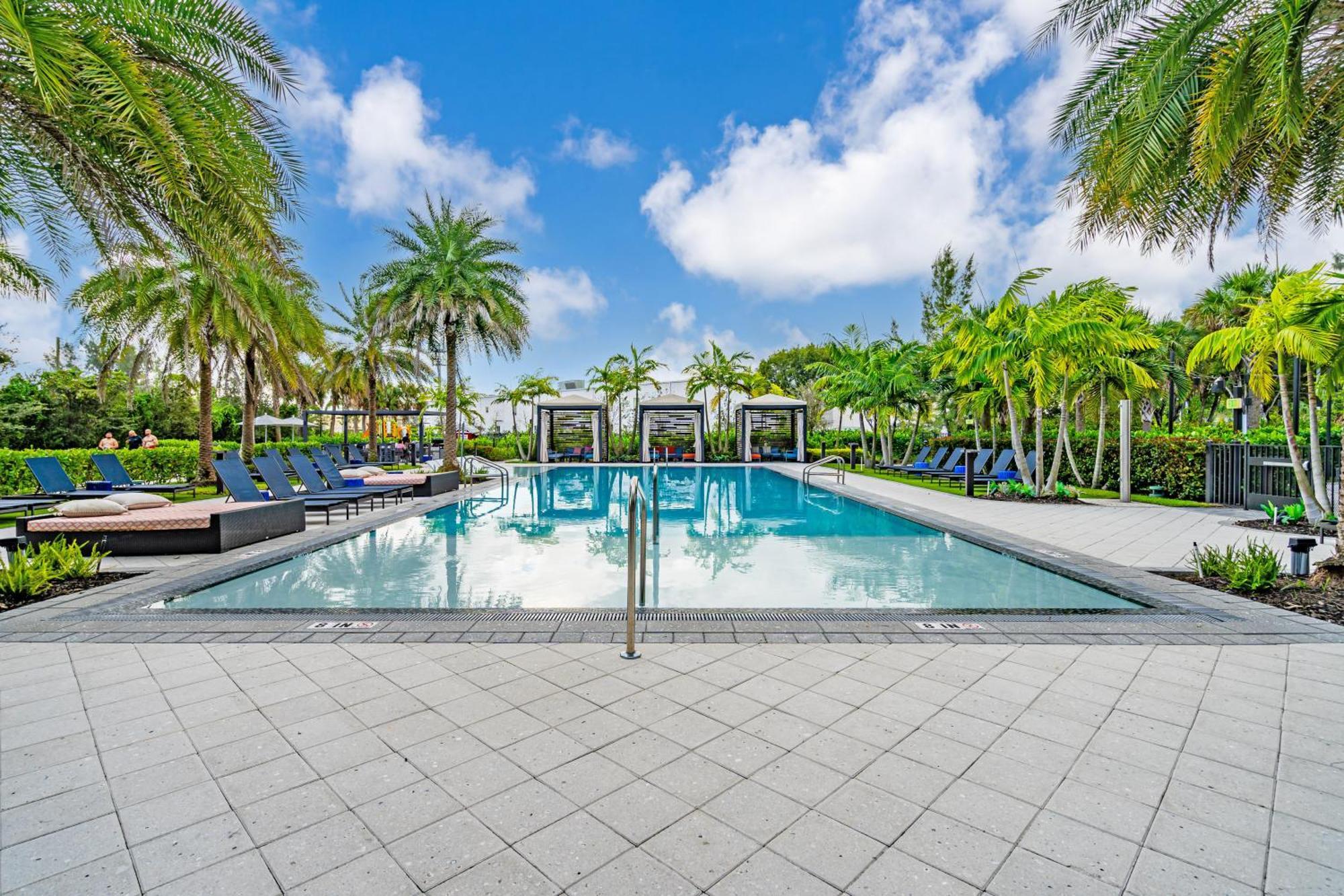 Amazing 2 Bedroom Unit In Doral Miami With Free Parking Hialeah Gardens Exteriér fotografie
