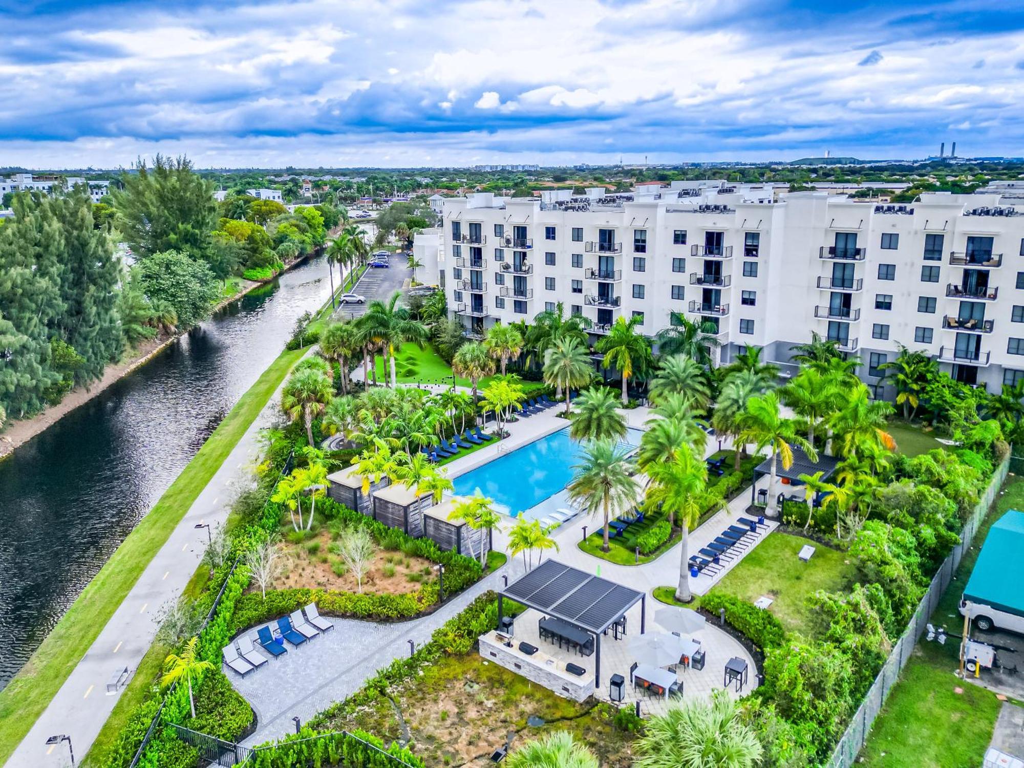 Amazing 2 Bedroom Unit In Doral Miami With Free Parking Hialeah Gardens Exteriér fotografie
